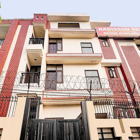 Hotel O Radisson Red Hotel & Restaurant Ghaziabad Dış mekan fotoğraf