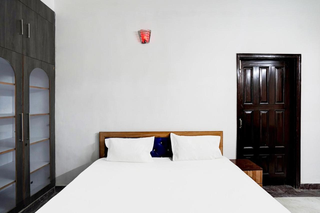 Hotel O Radisson Red Hotel & Restaurant Ghaziabad Dış mekan fotoğraf