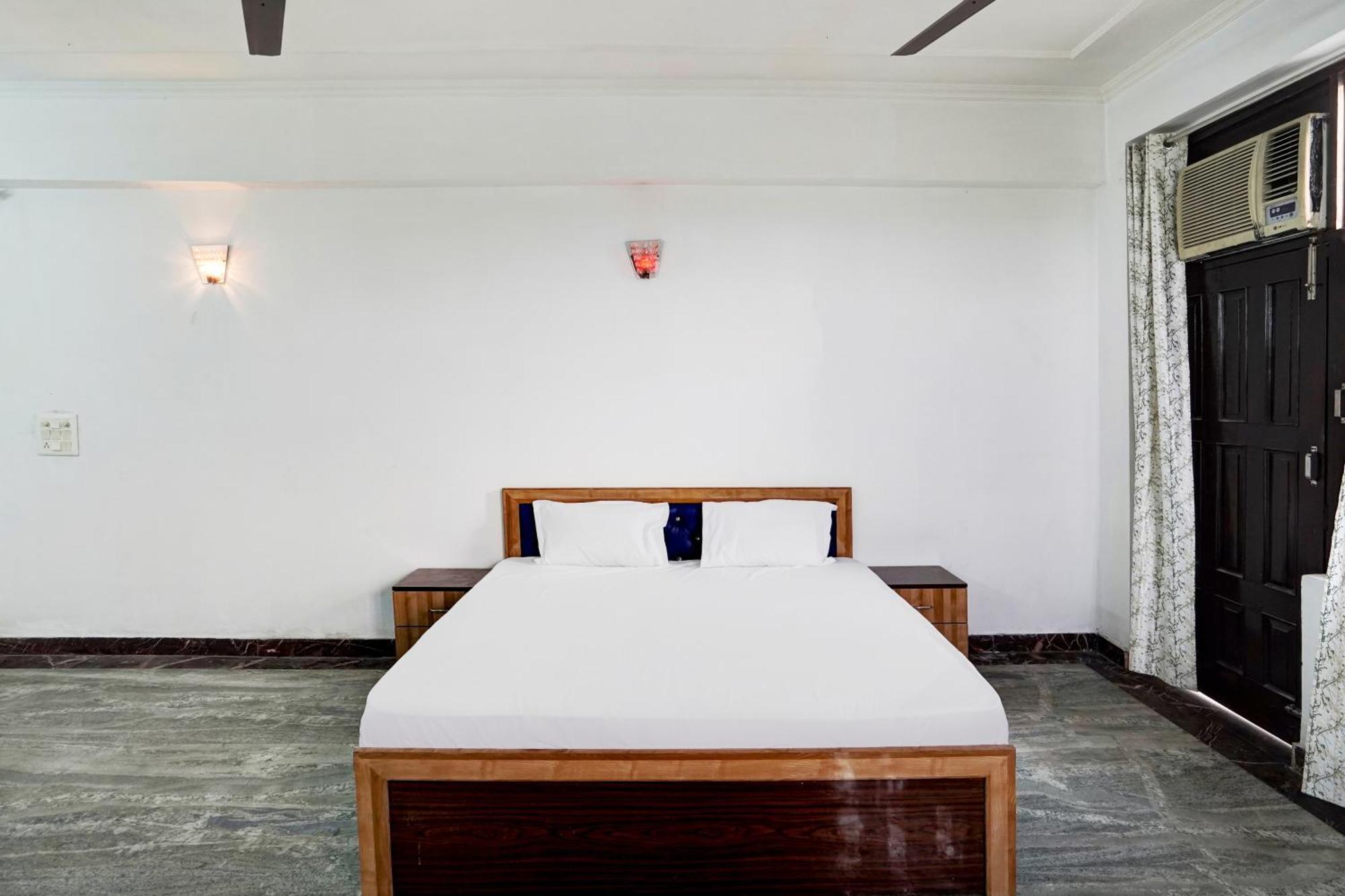 Hotel O Radisson Red Hotel & Restaurant Ghaziabad Dış mekan fotoğraf