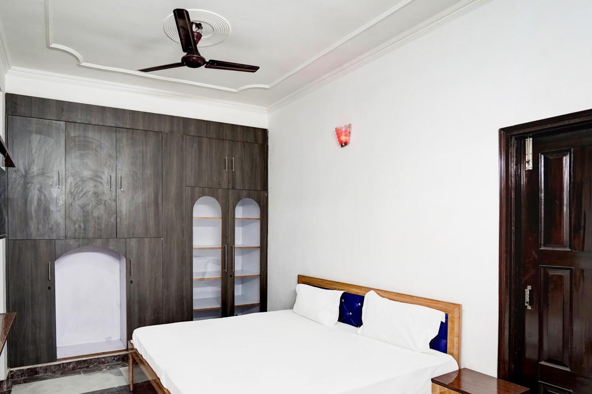 Hotel O Radisson Red Hotel & Restaurant Ghaziabad Dış mekan fotoğraf