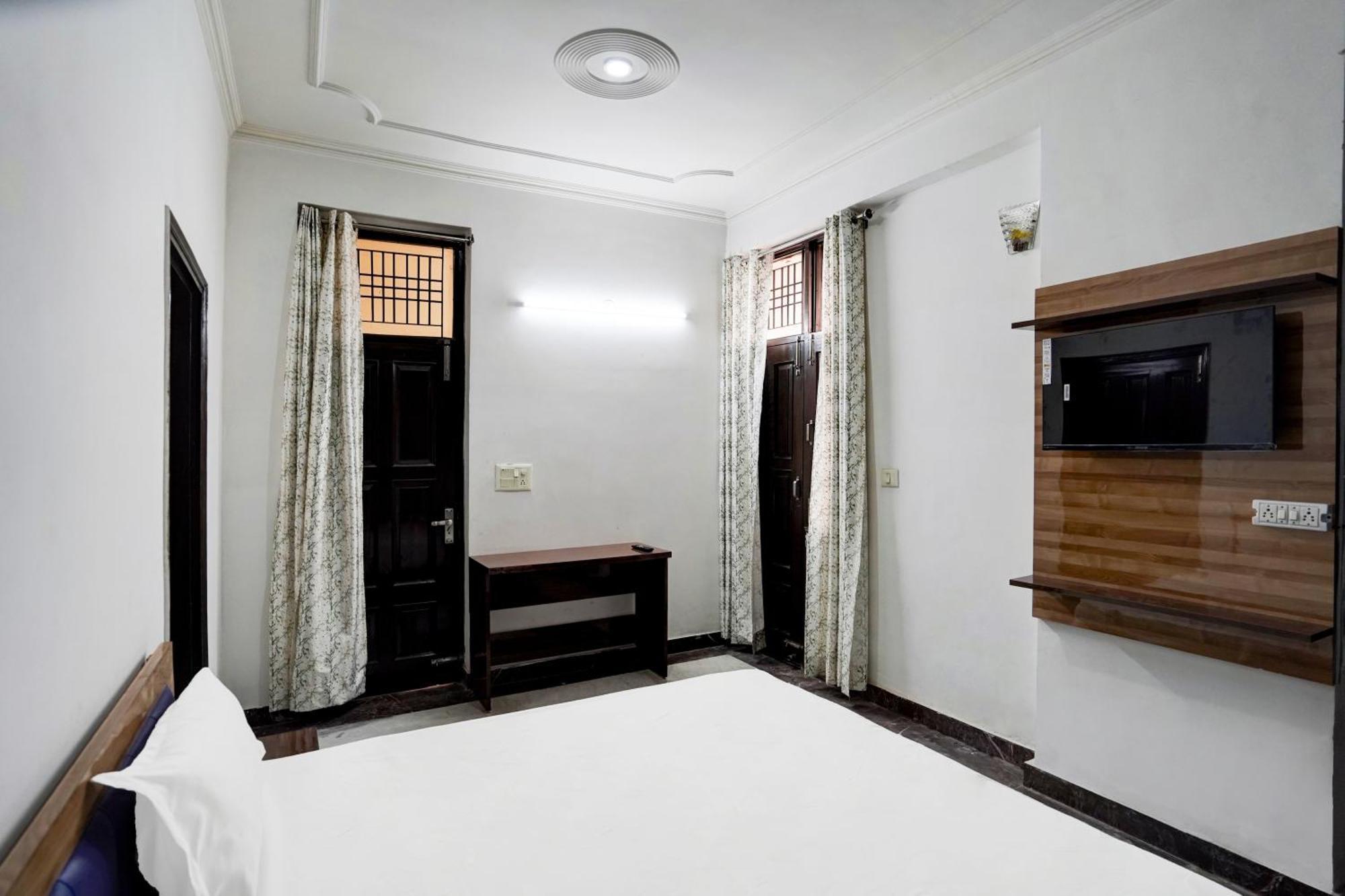 Hotel O Radisson Red Hotel & Restaurant Ghaziabad Dış mekan fotoğraf