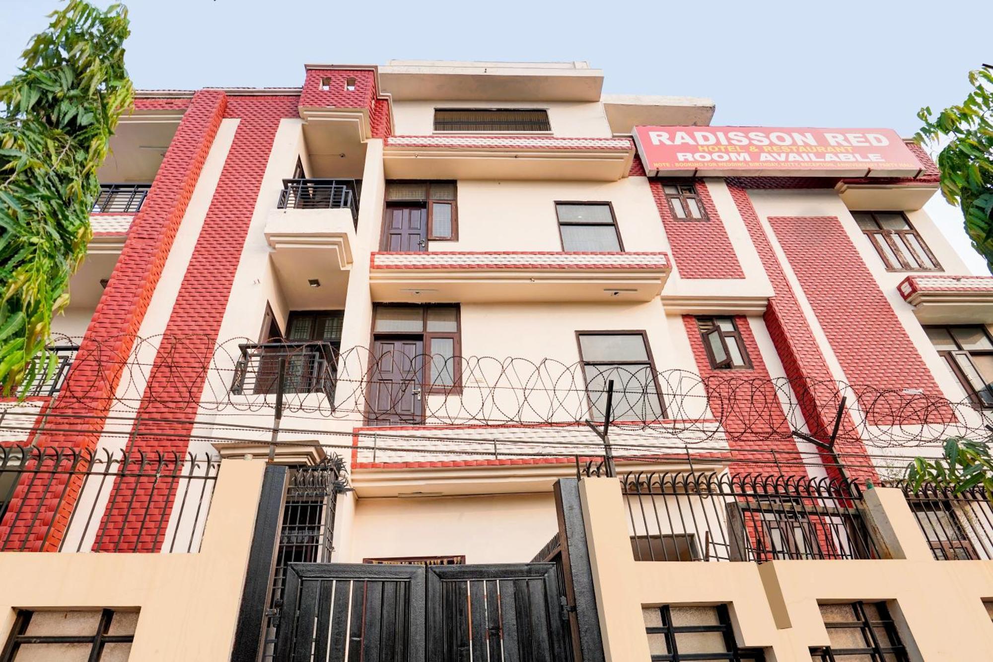 Hotel O Radisson Red Hotel & Restaurant Ghaziabad Dış mekan fotoğraf